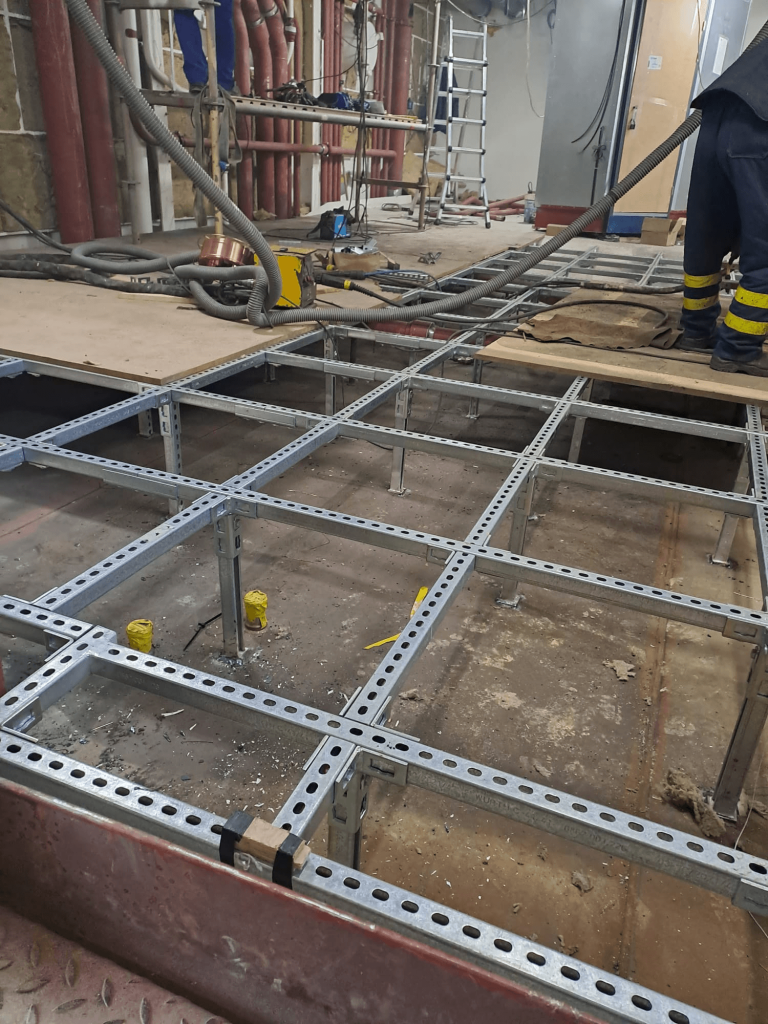 Instalacion de suelo técnico Varifix en embaracion